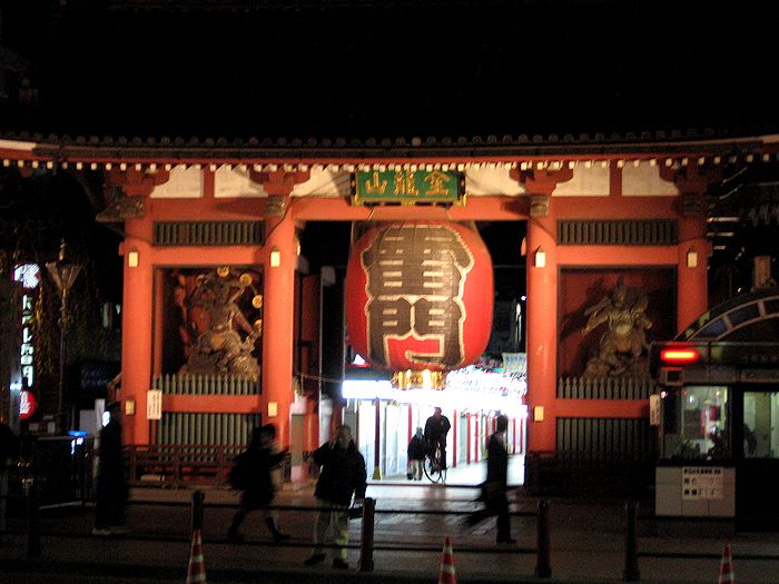 Kaminarimon-Tor in Asakusa/Tokyo bei Nacht