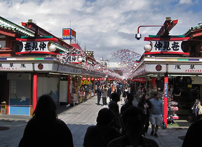 Weg zum Senso-ji-Tempel in Asakusa, Tokyo