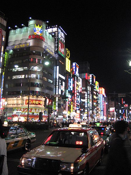 Leuchtfassaden in Shinjuku, Tokyo