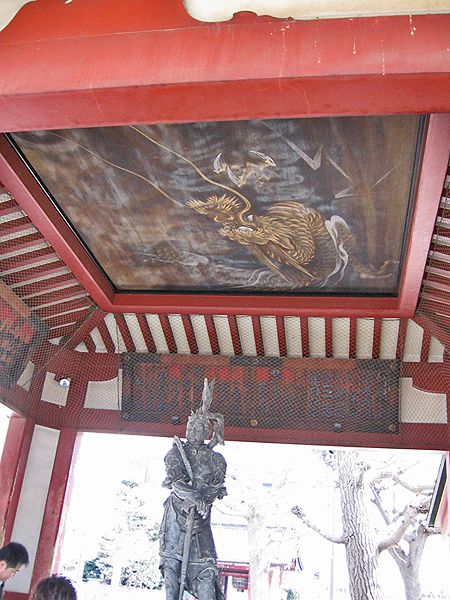 Deckenmalerei an einem Brunnen beim Senso-ji-Tempel